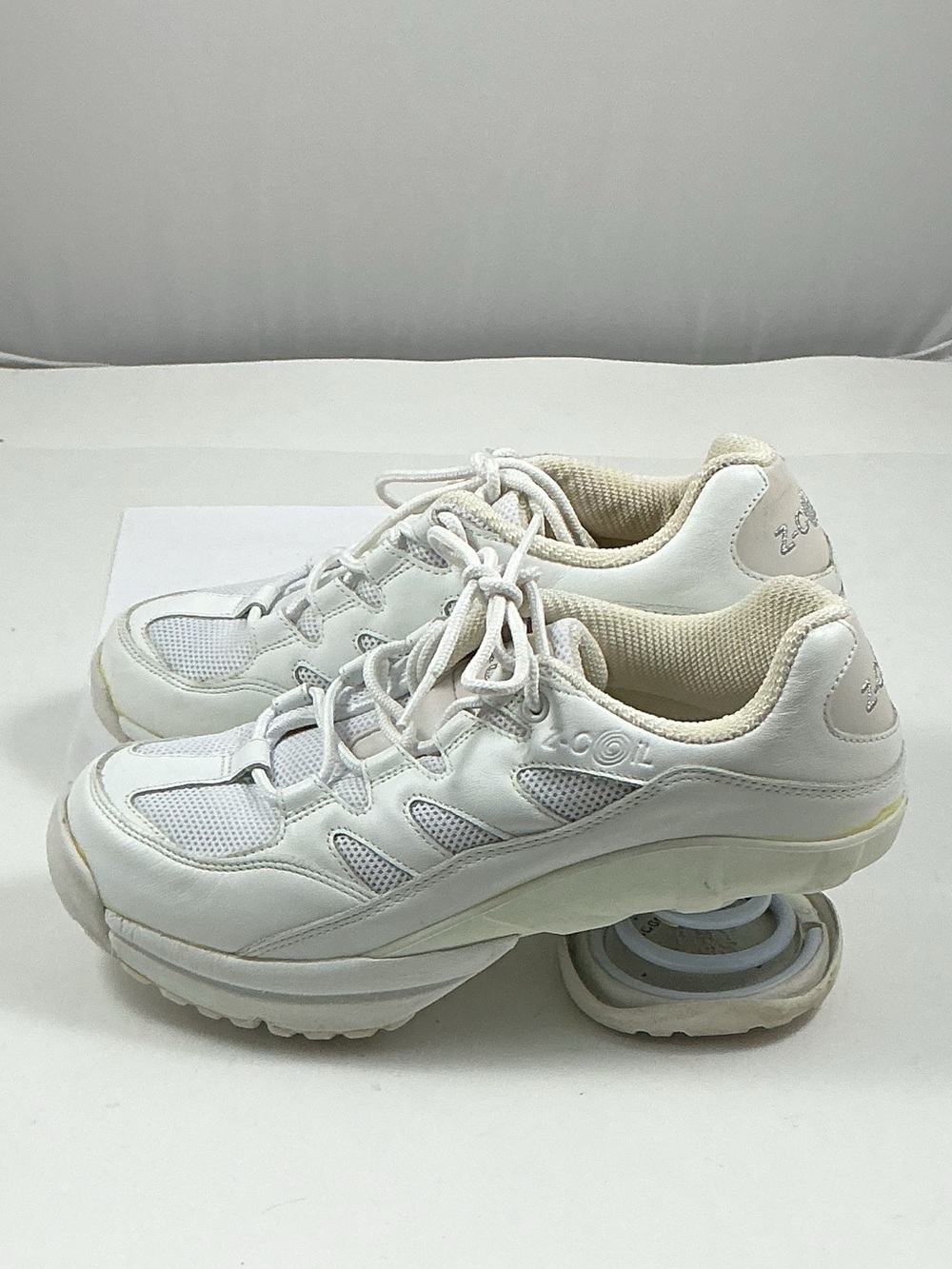 Z Coil Freedom White Size 9 Back Pain Relief Shoes Sneakers